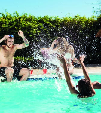 Confraternização com piscina